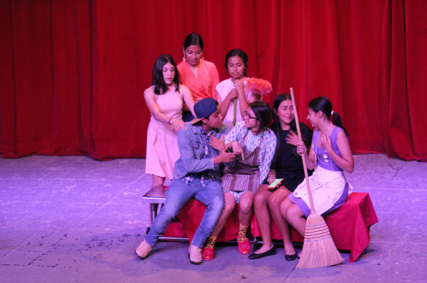 Alumnos de Bachillerato Anáhuac bailan, cantan y actúan