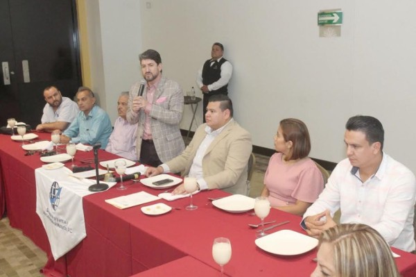 Edibray Gómez, presidente de la Confederación Nacional de Ejecutivos de Ventas y Mercadotecnia, llama al trabajo constante.