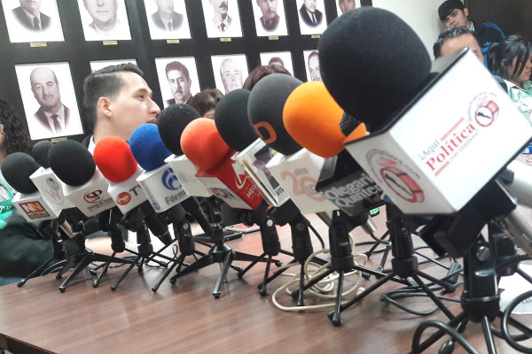 Ponen bajo 'lupa' 12 noticieros de radio y TV de Sinaloa