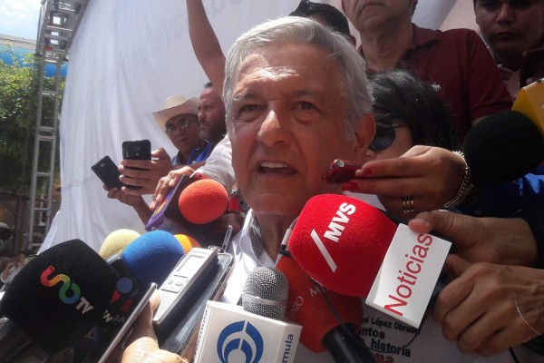 Contestará López Obrador los ataques con amor y paz