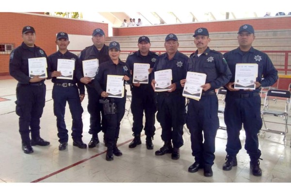 Reciben capacitación 60 policías municipales en Culiacán