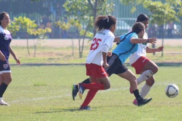 Aumenta a 30 el número de aspirantes a la corona de la Liga de Futbol Femenil del Centro Deportivo Benito Juárez