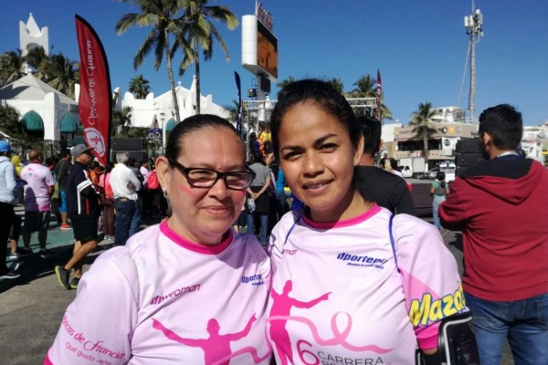 Se visten de rosa para correr contra el cáncer en Mazatlán