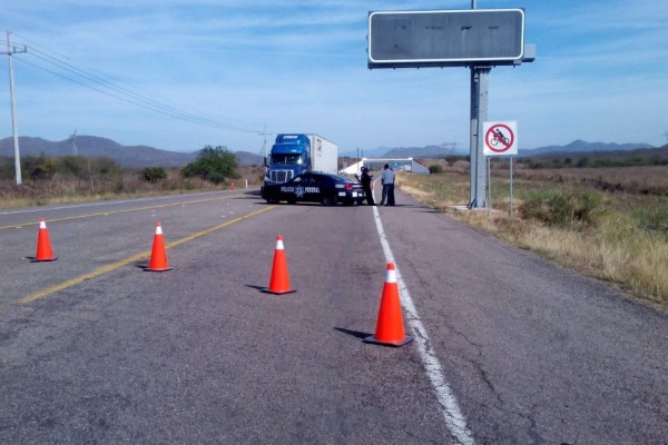 Permanece cerrada la autopista Mazatlán-Durango tras accidente de pipa