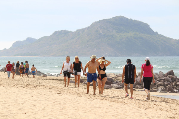 Buscan ciudadanos concientizar con limpieza de playas en Mazatlán