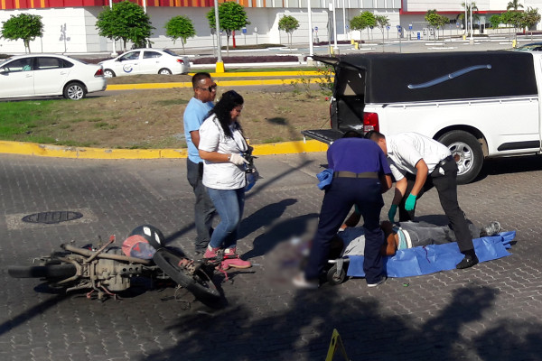 Muere motociclista en Mazatlán tras ser embestido por camión urbano