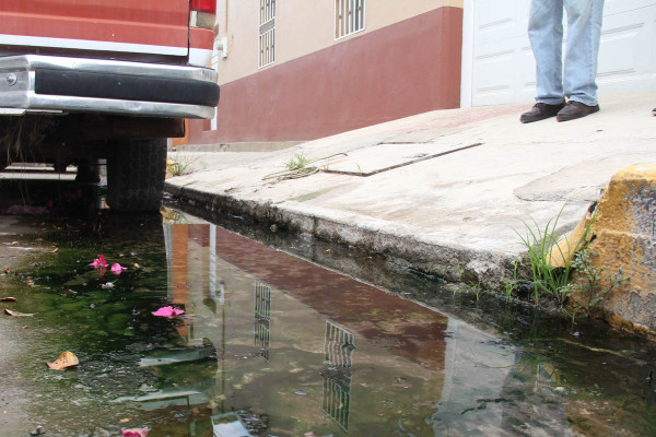 Molesta a vecinos fuga en la calle Roosevelt, de Mazatlán