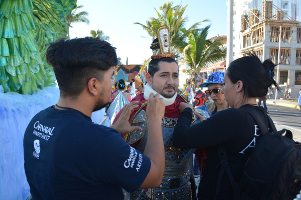Pese a estar convaleciente, Jorge Luna quiso participar en el segundo desfile del Carnaval.