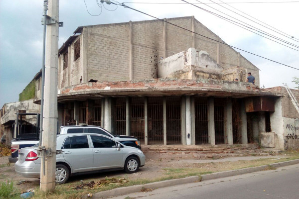 Asesinan a dos en un antiguo cine en Culiacán