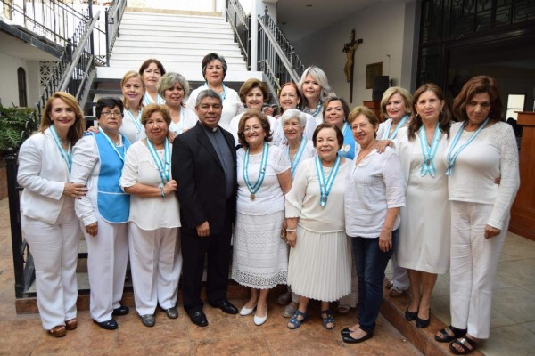Monseñor Manuel Silva Rodríguez imparte una conferencia sobre el poder del amor