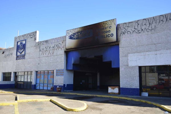Se incendia edificio donde estaba la tienda del Issste en Mazatlán