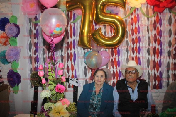 Doña Rafaela Peñuelas celebra 75 años de vida/La Cruz