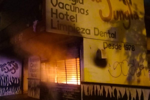 Se incendia local abandonado por la Ejército Mexicano en Mazatlán