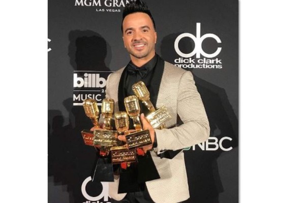 Luis Fonsi gana 5 Premios Billboards con Despacito