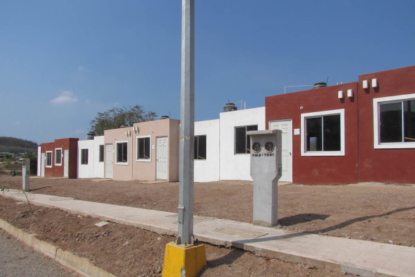 Sin habitar, viviendas entregadas hace 6 meses sin terminar