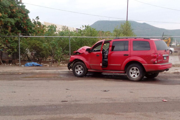 En Culiacán, mata camioneta a dos motociclistas