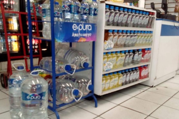 Incrementa el calor un 60 por ciento venta de agua y sueros en Culiacán