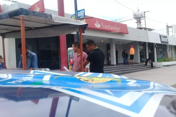 Un hombre asalta un banco en Mazatlán, en la Ferrocarrilera