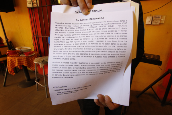 Familiares de policías desaparecidos piden ayuda ¡al Cártel de Sinaloa!