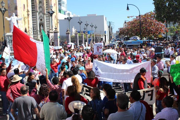 Repudian miles con marcha en Mazatlán a Peña Nieto