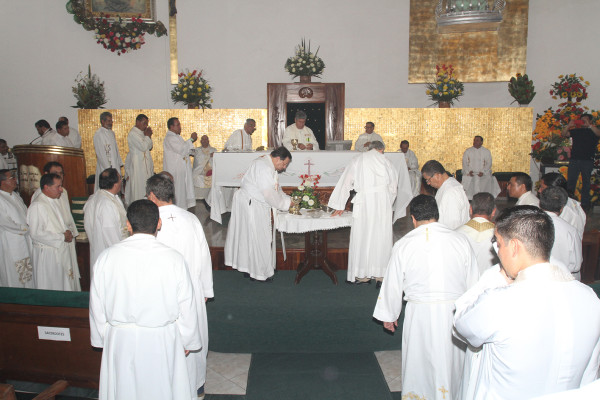 Intercambian sacerdotes experiencias en Mazatlán