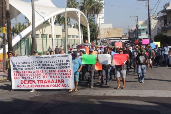 Ambulantes de la Sánchez Taboada se van sin acuerdo en reunión con Gobierno