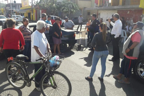 Le 'sale cola' a detenido tras protesta de vecinos en la Río Piaxtla, en Mazatlán
