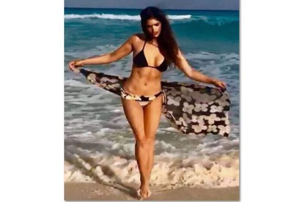 Ana Bárbara deleita en bikini a sus fans