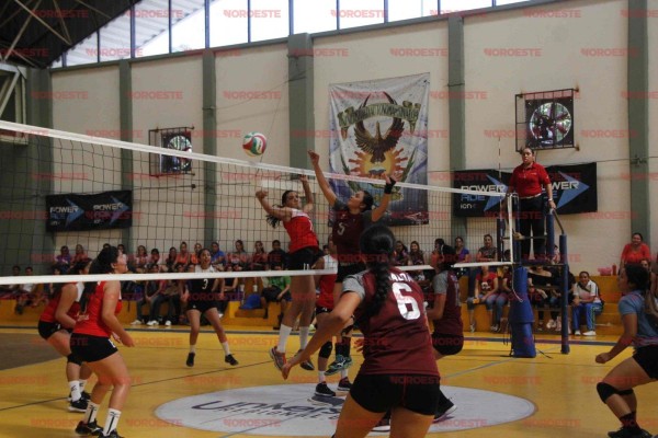 Vuelo perfecto de Águilas de la UAS femenil en la Copa Federación de voleibol