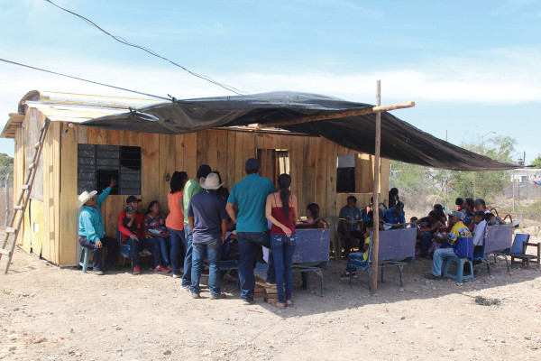 En Villa Unión, denuncian desplazados ser víctimas de fraude