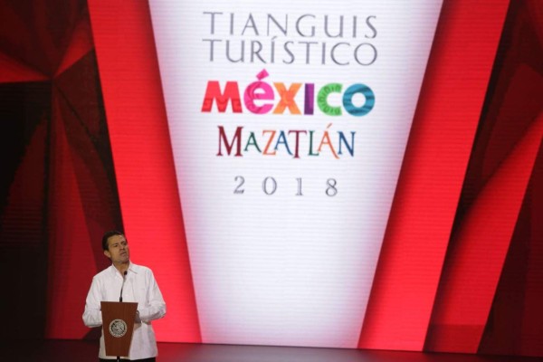 En un centro blindado, el Presidente EPN inaugura Tianguis Turístico en Mazatlán
