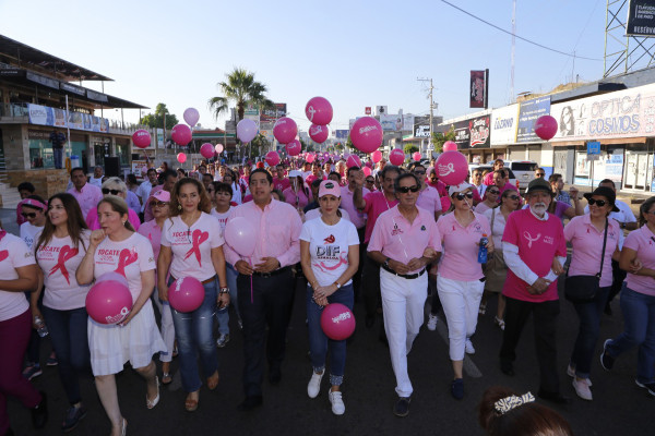 Marchan en Culiacán para crear conciencia sobre el cáncer de mama