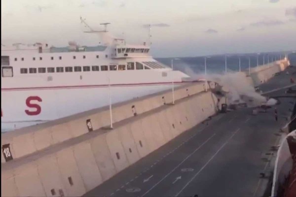 Deja Trece heridos en un accidente de ferry en un puerto español