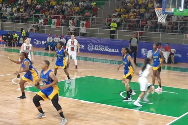 México derrota a Barbados en el baloncesto femenil.