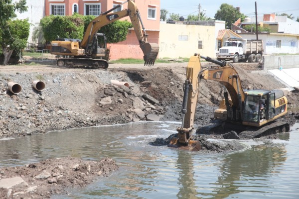 El revestimiento del Arroyo Jabalines avanza para evitar inundaciones en colonias aledañas
