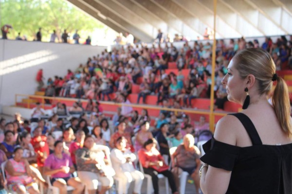 Celebra Ayuntamiento de Rosario a las madres en su día