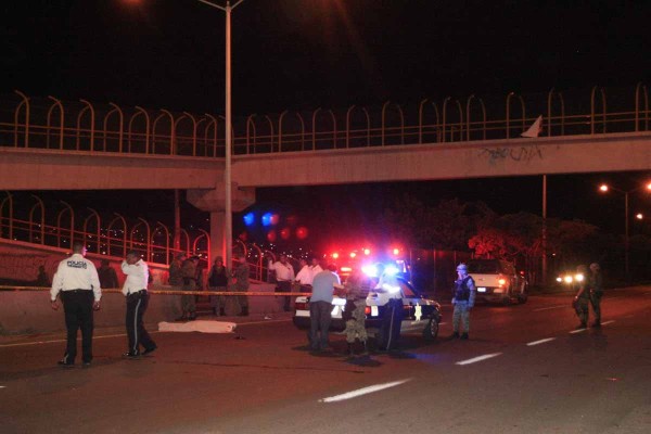 Muere policía militar atropellado por motocicleta, en Mazatlán