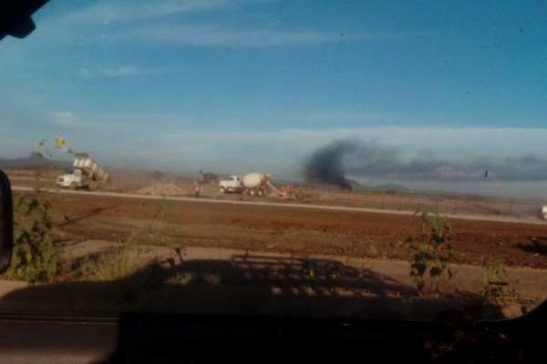 'Chupaductos' causan incendio en ducto de Pemex, en Culiacán
