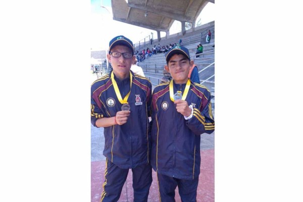‘Se bañan’ en oro atletas especiales de Escuinapa