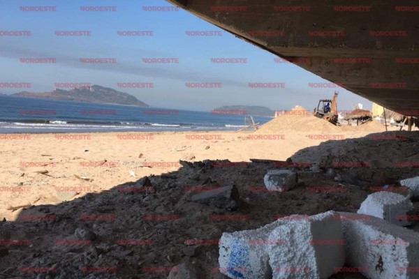 Advierten amenaza de contaminación en playas de Mazatlán por obras del malecón