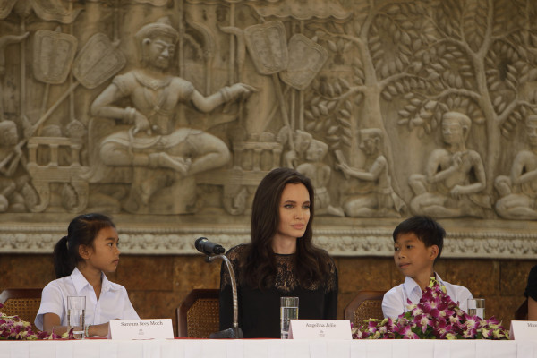 Estrena Angelina Jolie película sobre el genocidio en Camboya