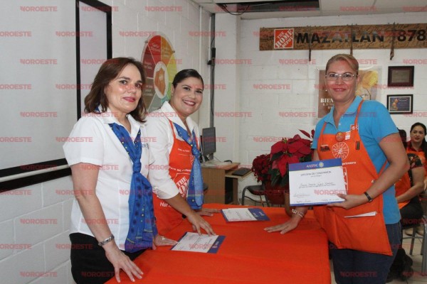 ANSPAC Mazatlán entrega reconocimientos