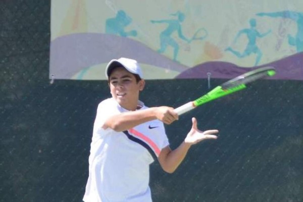 Se cuela mazatleco Álvaro García a cuartos de final en la Olimpiada Nacional de Tenis
