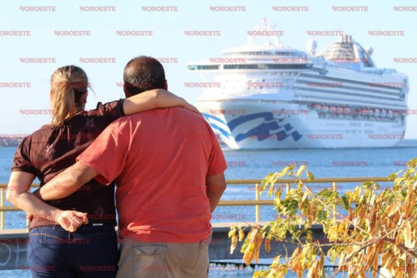 Se suman turistas navieros a nacionales que vacacionan en Mazatlán