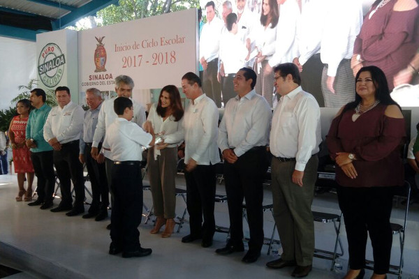 Inaugura Quirino el ciclo escolar 2017-2018 en Sinaloa