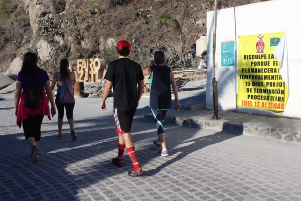 Ignoran prohibición de subir al Faro de Mazatlán; Alcalde reitera medida