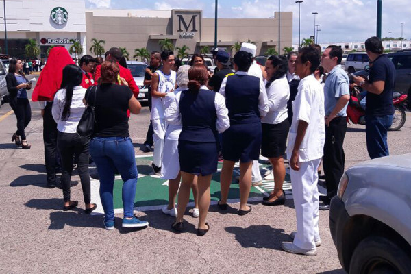 Evacuan centro comercial de Mazatlán por fuga de gas en un local