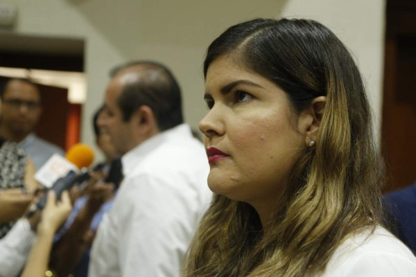 Compiten el PRI y PAS por dar migajas: Merary Villegas