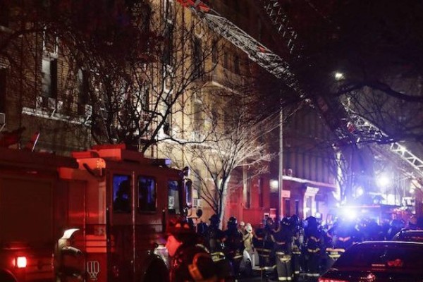 Un niño que jugaba con una estufa causó el incendio en edificio de NY, donde murieron 12 personas