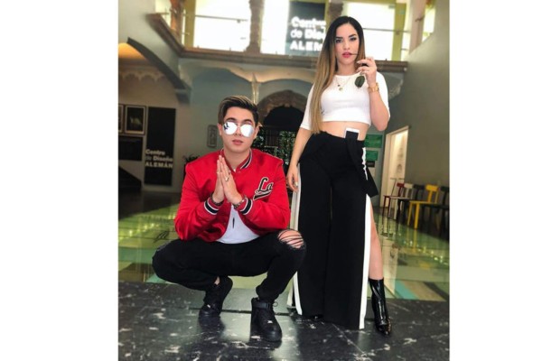 Van por los MTV Miaw 2018 Kimberly Loaiza y Juan de Dios Pantoja